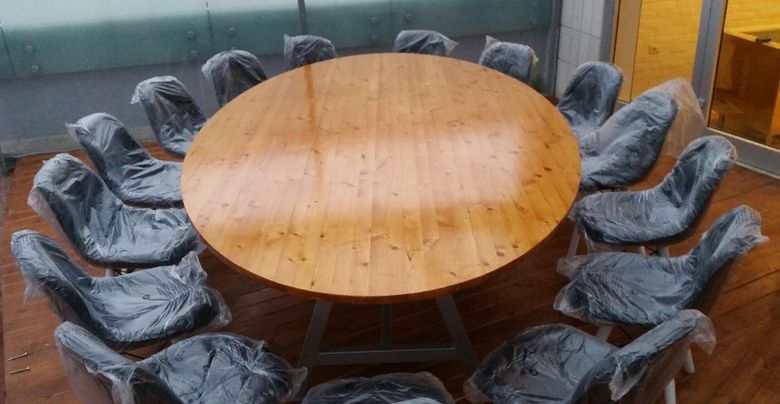 Raiffeisen branch — meeting table